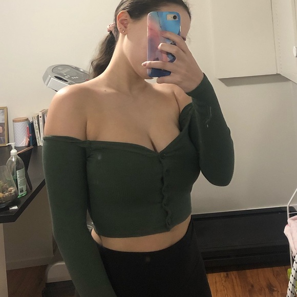 Fashion Nova Tops - LAST CHANCE ‼️ off the shoulder deep green crop